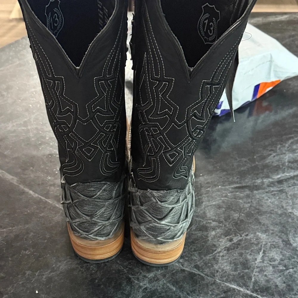 Black and Gray Men's Pirarucu Western Boots - Picture 5 of 5